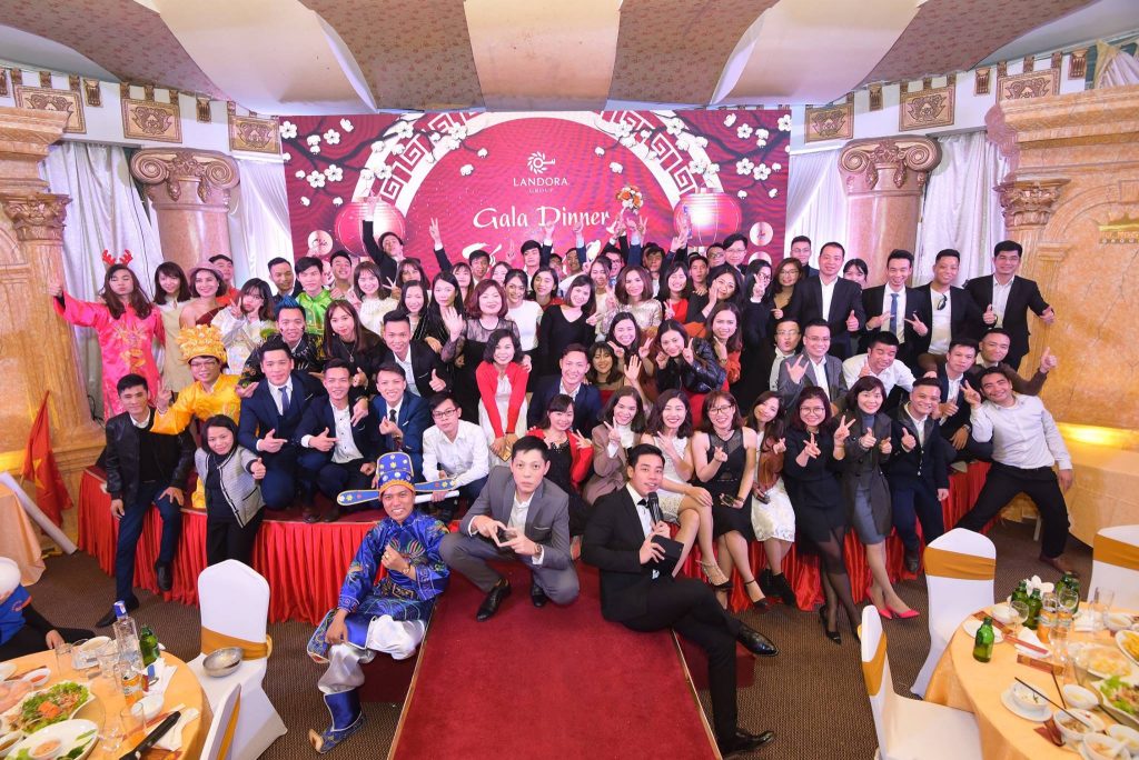 Gala Dinner là sự kiện được tổ chức với mục đích ăn mừng; khen thưởng và tri ân khách hàng