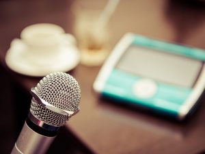 Chia sẻ Cách Chọn Micro Cho Dàn Karaoke Gia Đình Hay Nhất 2020