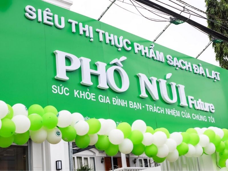 Ra mắt sản phẩm thịt heo sạch tại cửa hàng phố núi