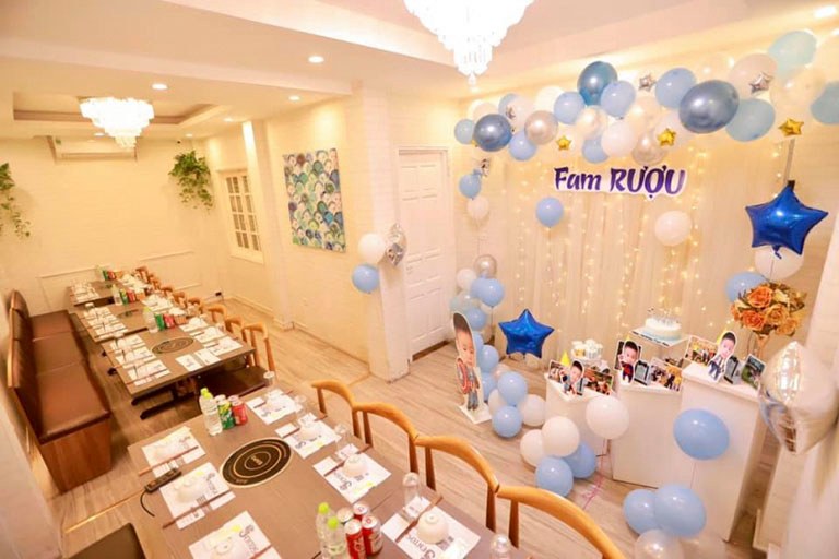 Nhà Hàng Có Trang Trí tiệc thôi nôi  sinh nhậtNhà hàng Vạn Lộc Phát  hệ  thống phòng Vip máy lạnh karaoke hiện đại