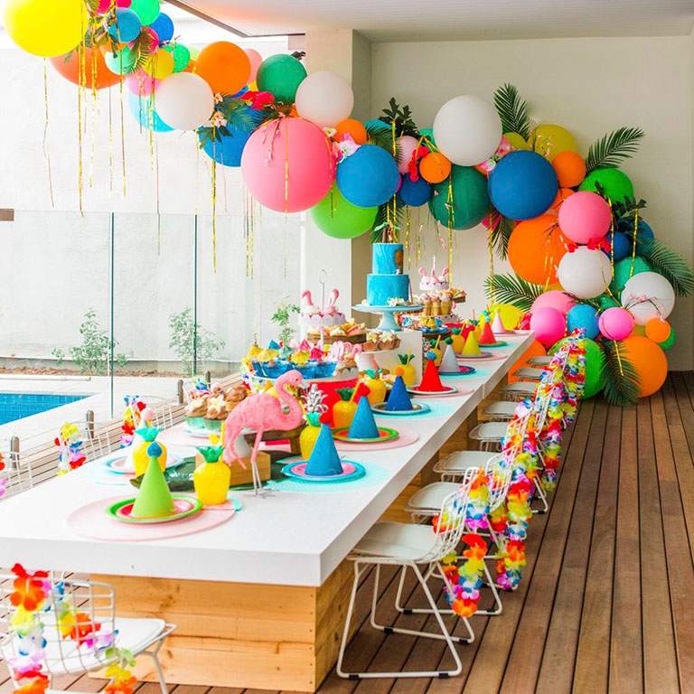 Nên đặt tiệc nhà hàng tổ chức sinh nhật cho bé hay tổ chức ở nhà