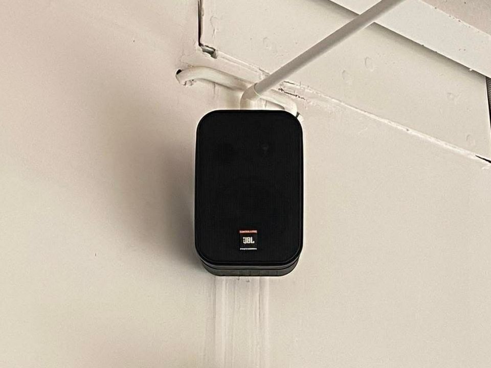 Loa treo tường cho quán cafe, nhà hàng, quán bida JBL control 1 pro