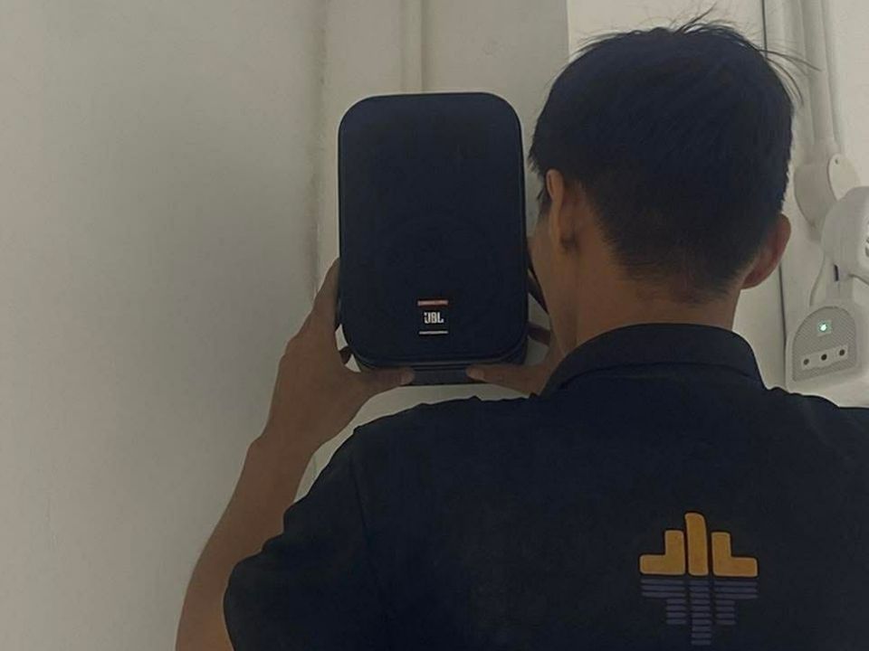 Loa treo tường cho quán cafe, nhà hàng, quán bida JBL control 1 pro-1