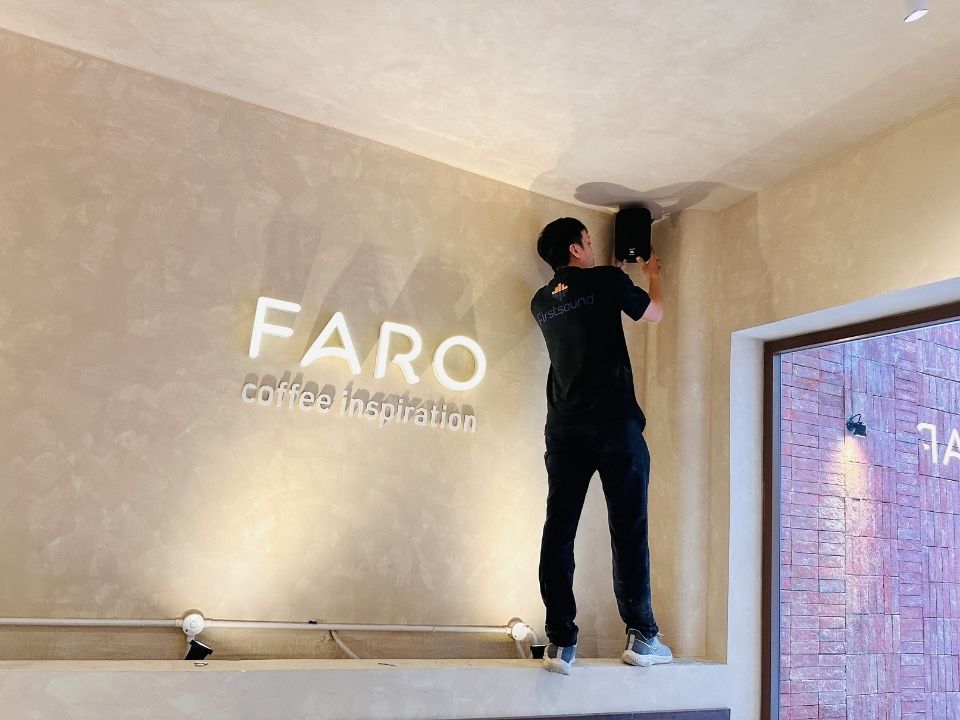 Loa treo tường JBL control 1 pro cho Faro Coffee